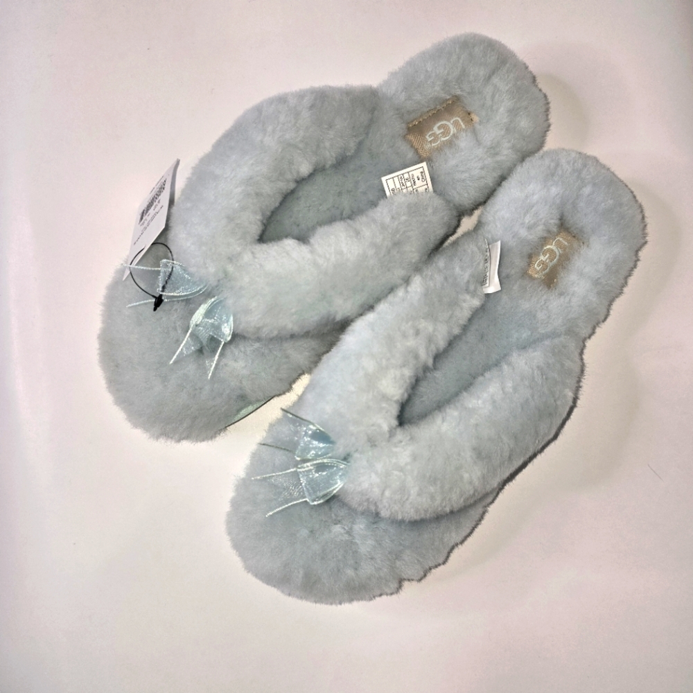 UGG Fluff Flip Flop in Baby Blue Size 9 US